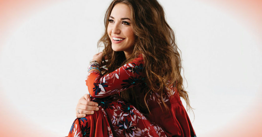 Lauren Daigle - Billboard - ZonaVertical.com