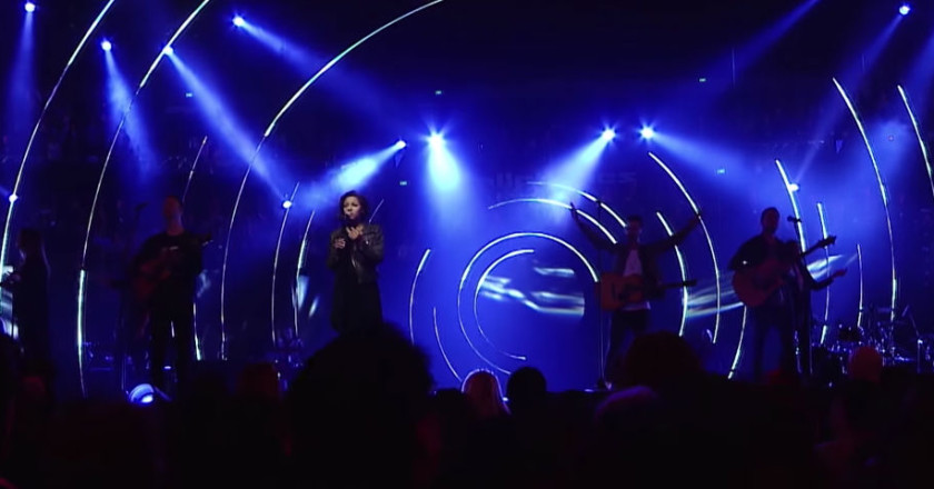 Hillsong Worship - Love On The Line