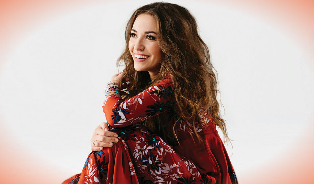 Lauren Daigle - Billboard - ZonaVertical.com