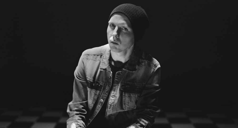 Manafest - Stones - ZonaVertical